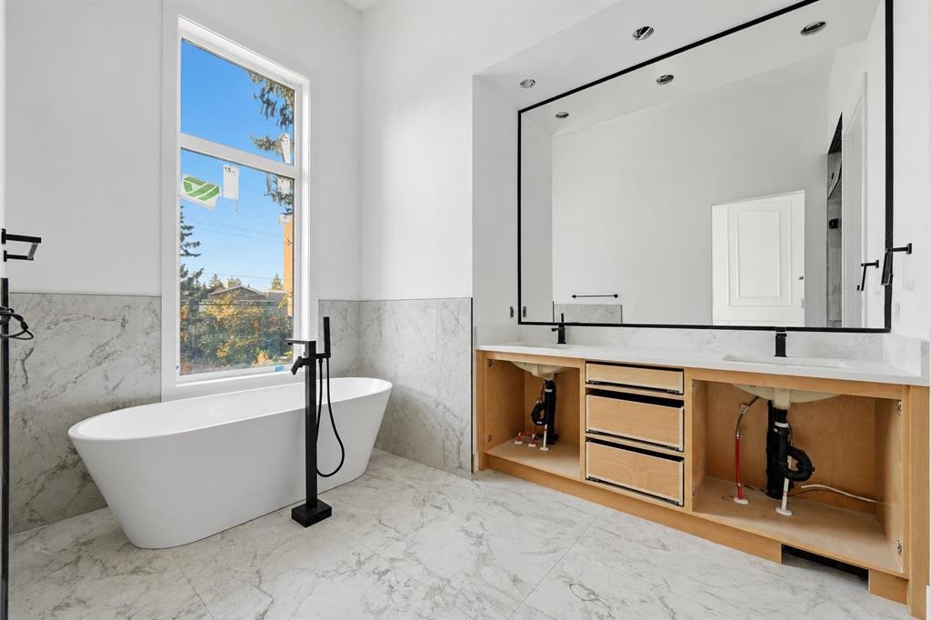 8623 48 Avenue Nw, Calgary, AB