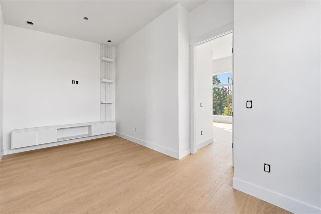 8623 48 Avenue Nw, Calgary, AB
