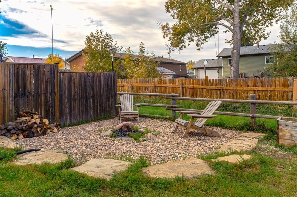 6 Houlden Place, Cayley, AB