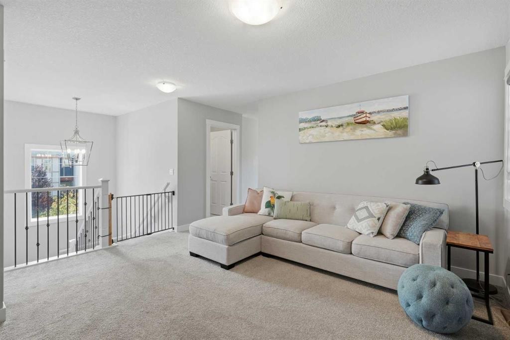 108 Hillcrest Avenue Sw, Airdrie, AB