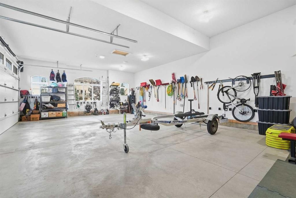 435 East Chestermere Drive, Chestermere, AB