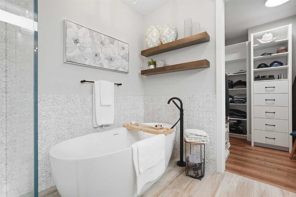 435 East Chestermere Drive, Chestermere, AB
