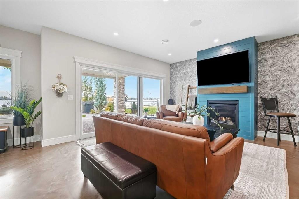 435 East Chestermere Drive, Chestermere, AB