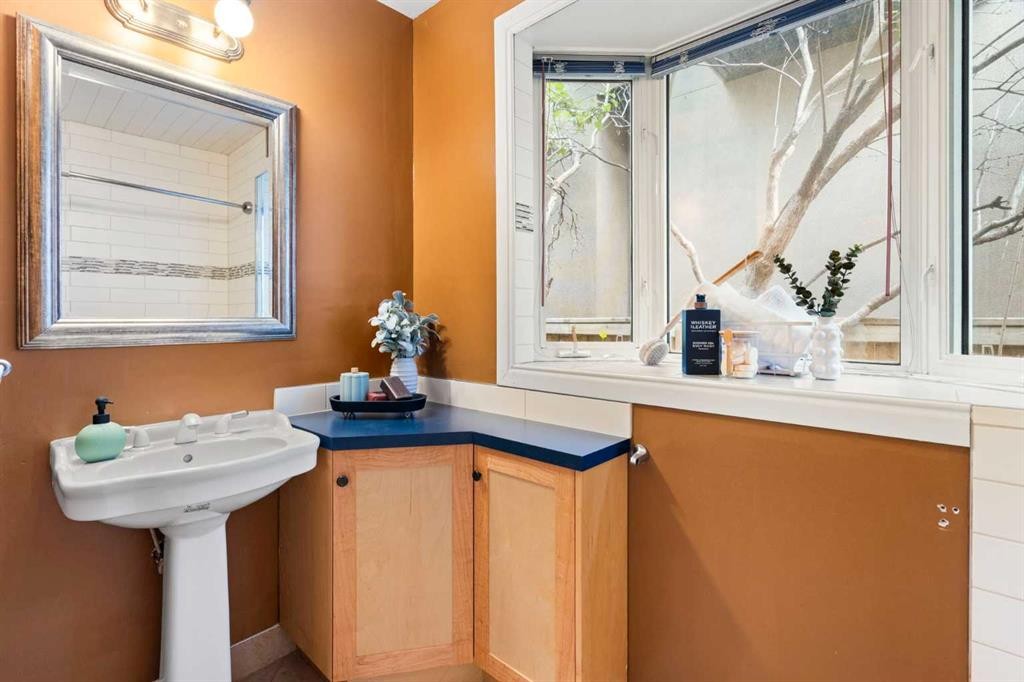 229 11 Avenue Ne, Calgary, AB