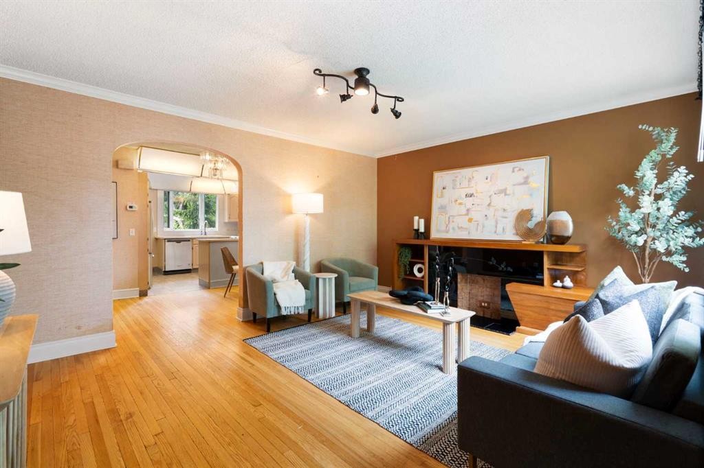 229 11 Avenue Ne, Calgary, AB