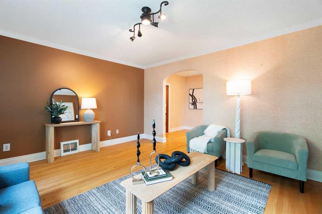 229 11 Avenue Ne, Calgary, AB