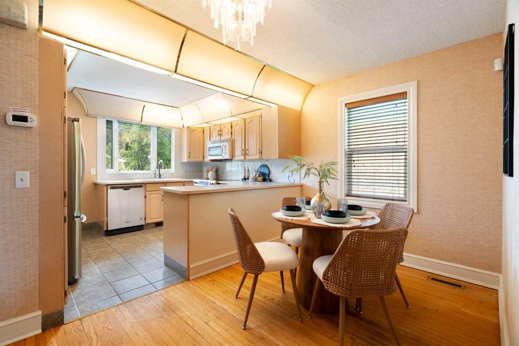 229 11 Avenue Ne, Calgary, AB
