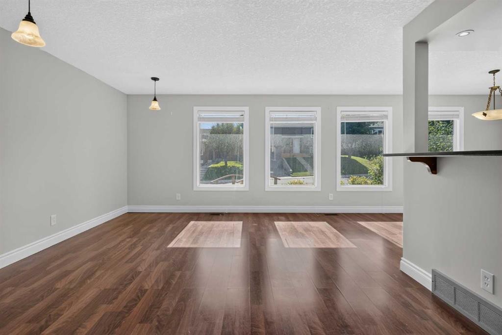 112 Beaconsfield Rise Nw, Calgary, AB