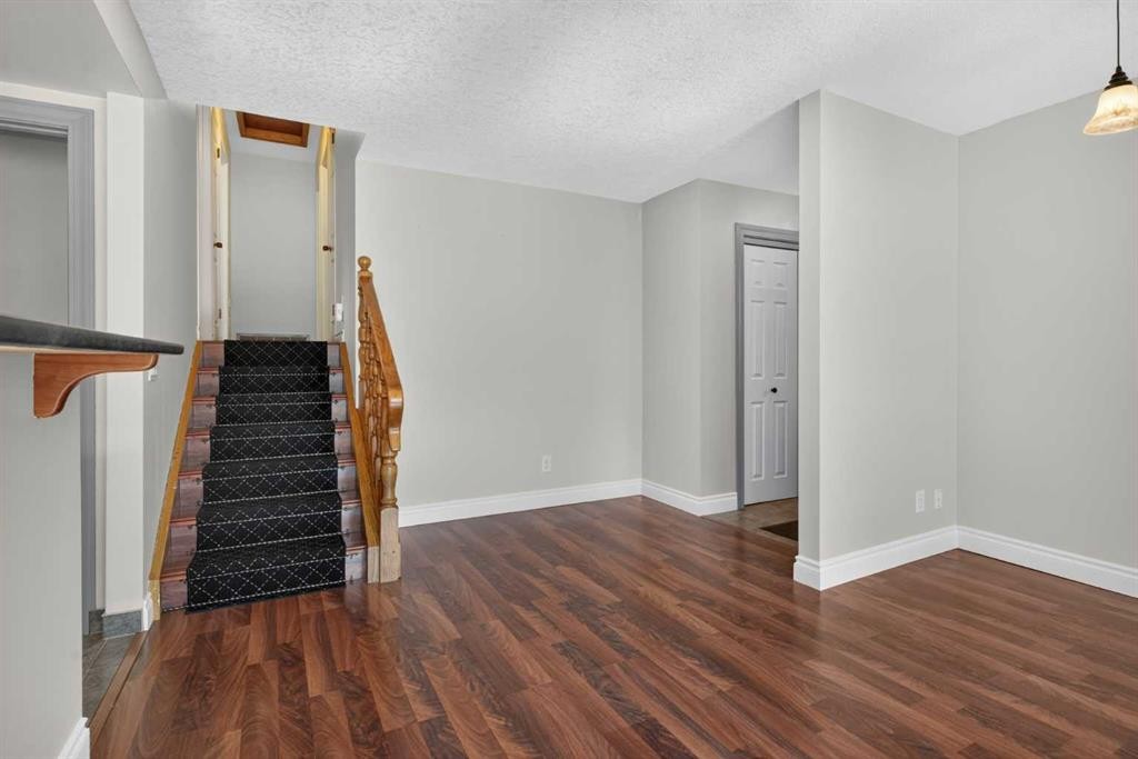 112 Beaconsfield Rise Nw, Calgary, AB