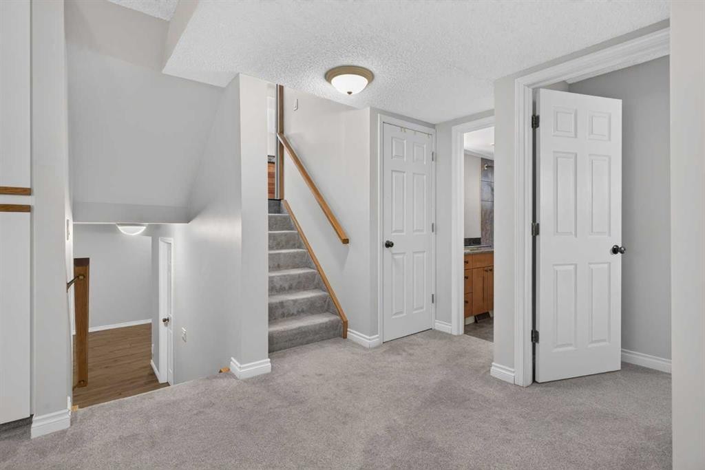 112 Beaconsfield Rise Nw, Calgary, AB