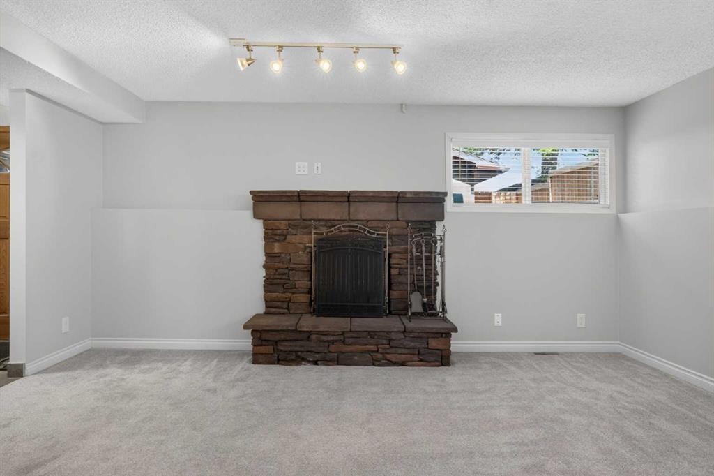 112 Beaconsfield Rise Nw, Calgary, AB