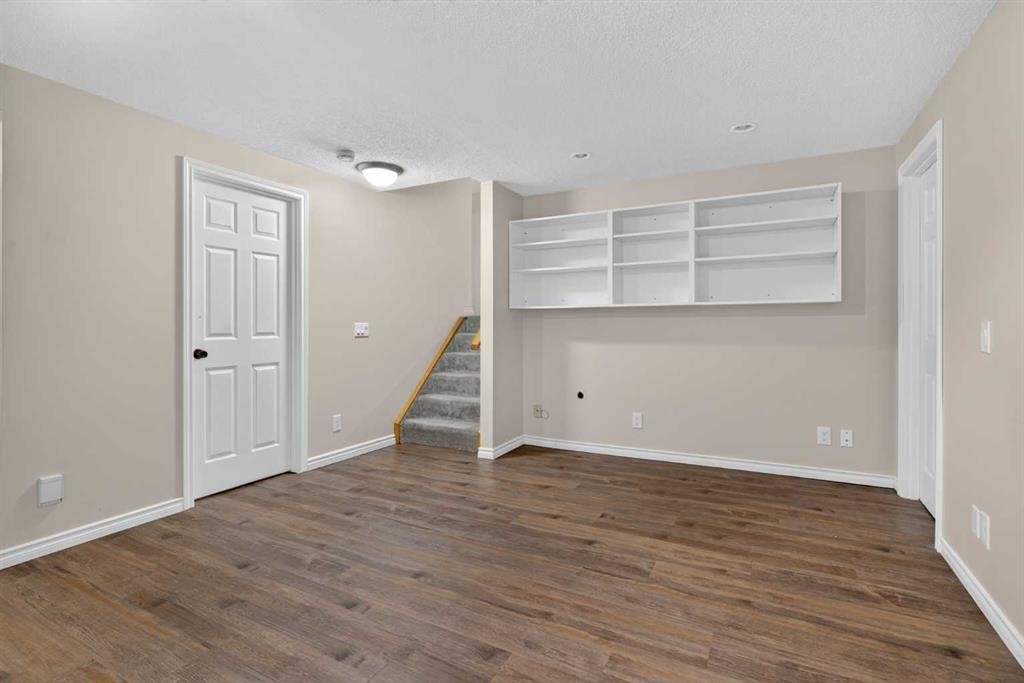 112 Beaconsfield Rise Nw, Calgary, AB