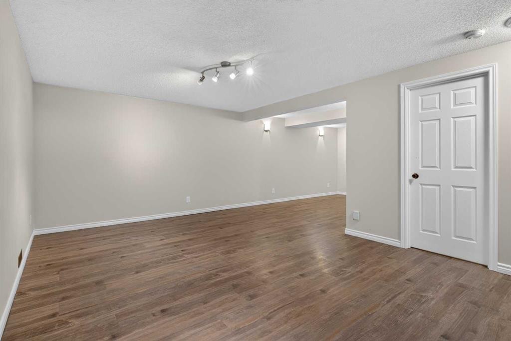 112 Beaconsfield Rise Nw, Calgary, AB