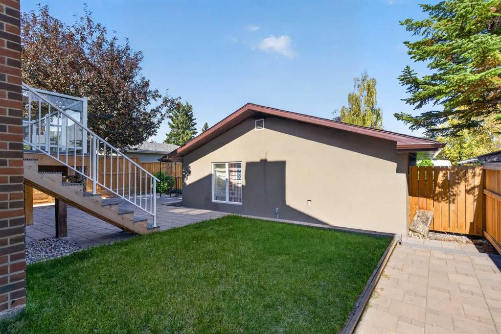 112 Beaconsfield Rise Nw, Calgary, AB