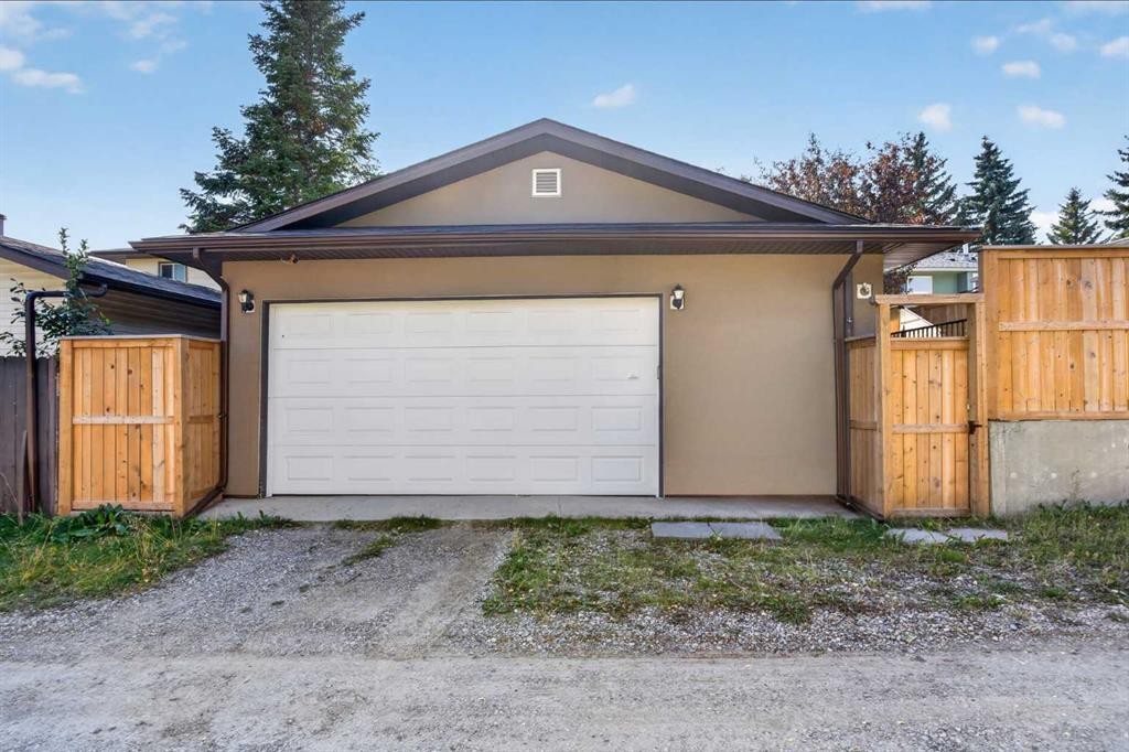 112 Beaconsfield Rise Nw, Calgary, AB