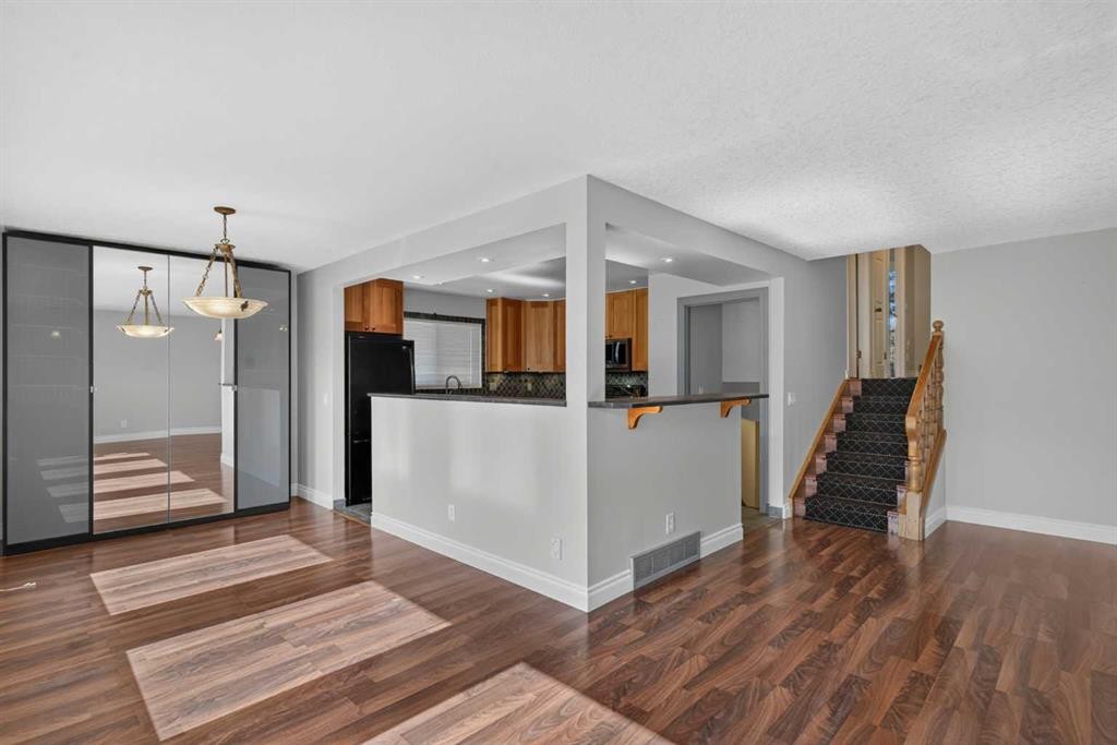 112 Beaconsfield Rise Nw, Calgary, AB