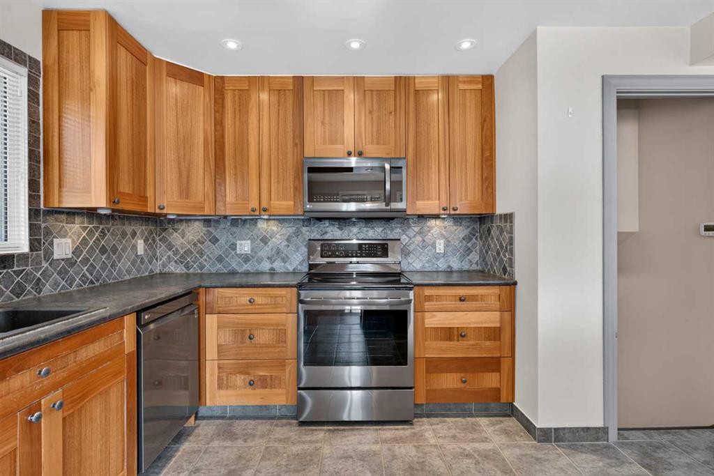 112 Beaconsfield Rise Nw, Calgary, AB