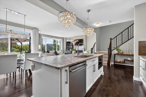 90 Cranbrook Crescent Se, Calgary, AB 