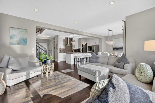 90 Cranbrook Crescent Se, Calgary, AB 
