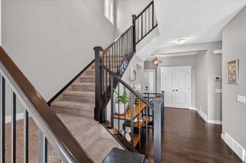90 Cranbrook Crescent Se, Calgary, AB 