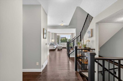 90 Cranbrook Crescent Se, Calgary, AB 