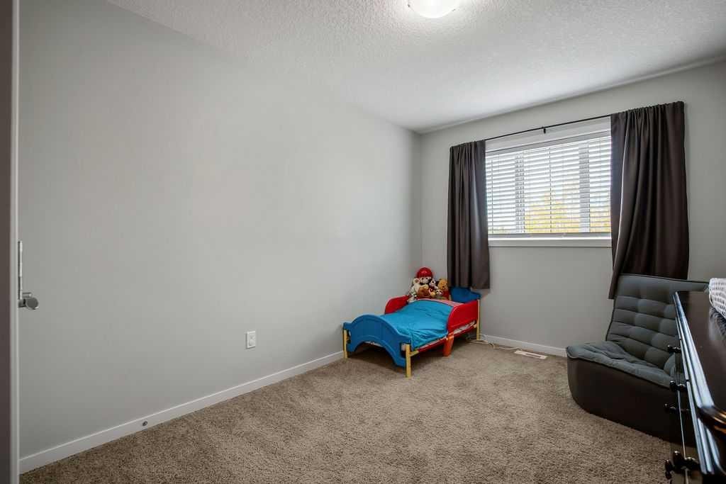 23 Drake Landing Boulevard, Okotoks, AB