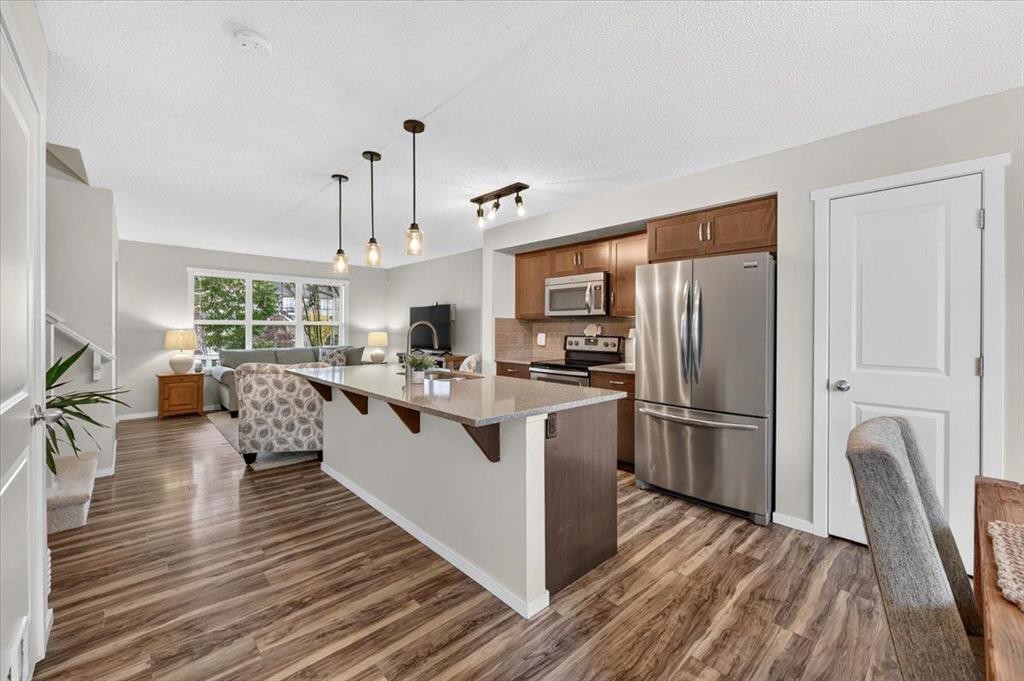 40 Sunvalley Road, Cochrane, AB
