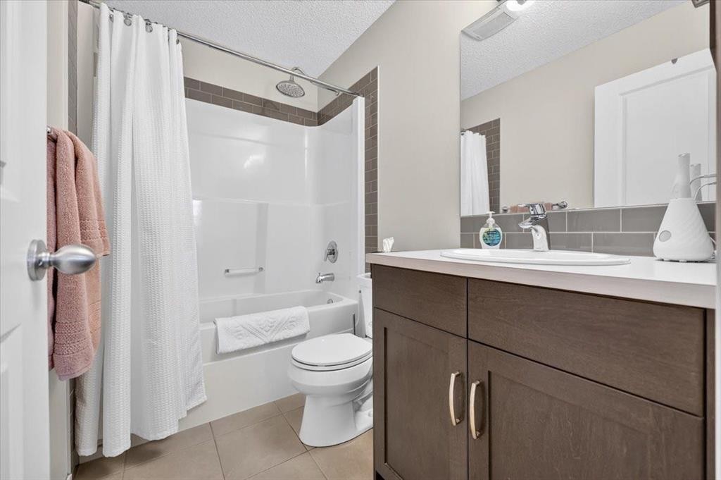 40 Sunvalley Road, Cochrane, AB
