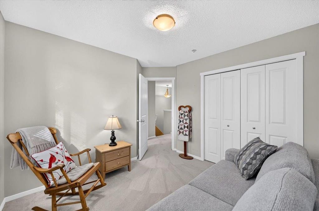 40 Sunvalley Road, Cochrane, AB