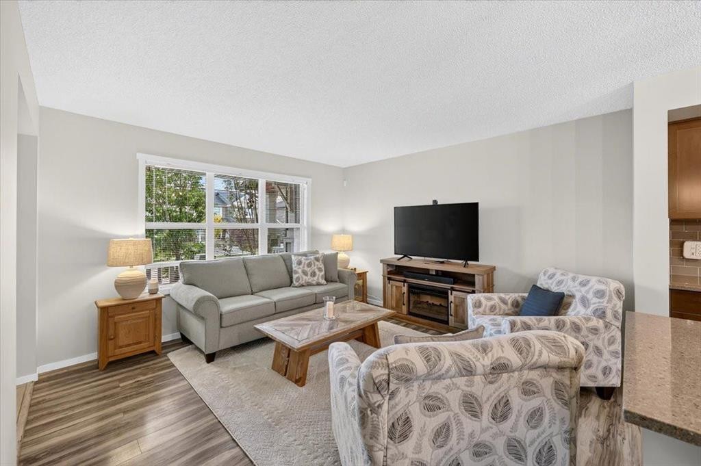 40 Sunvalley Road, Cochrane, AB