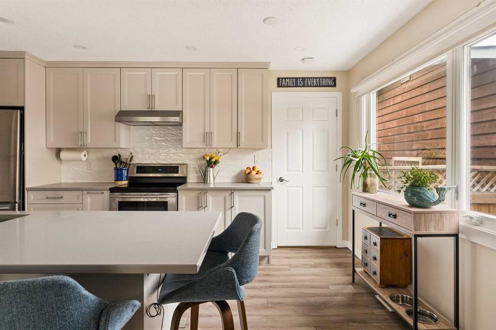 228 Midridge Crescent Se, Calgary, AB