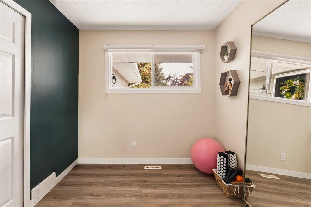 228 Midridge Crescent Se, Calgary, AB