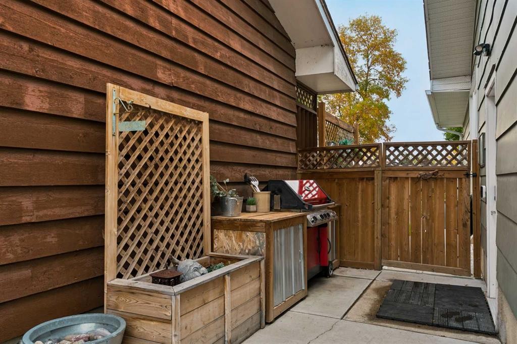 228 Midridge Crescent Se, Calgary, AB
