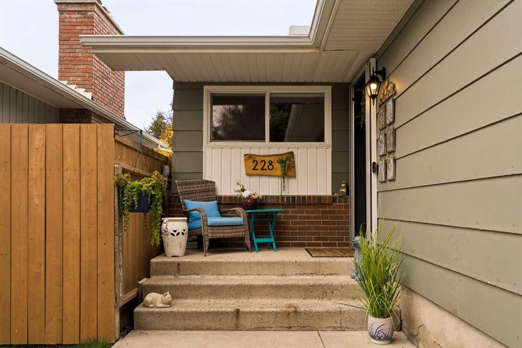 228 Midridge Crescent Se, Calgary, AB