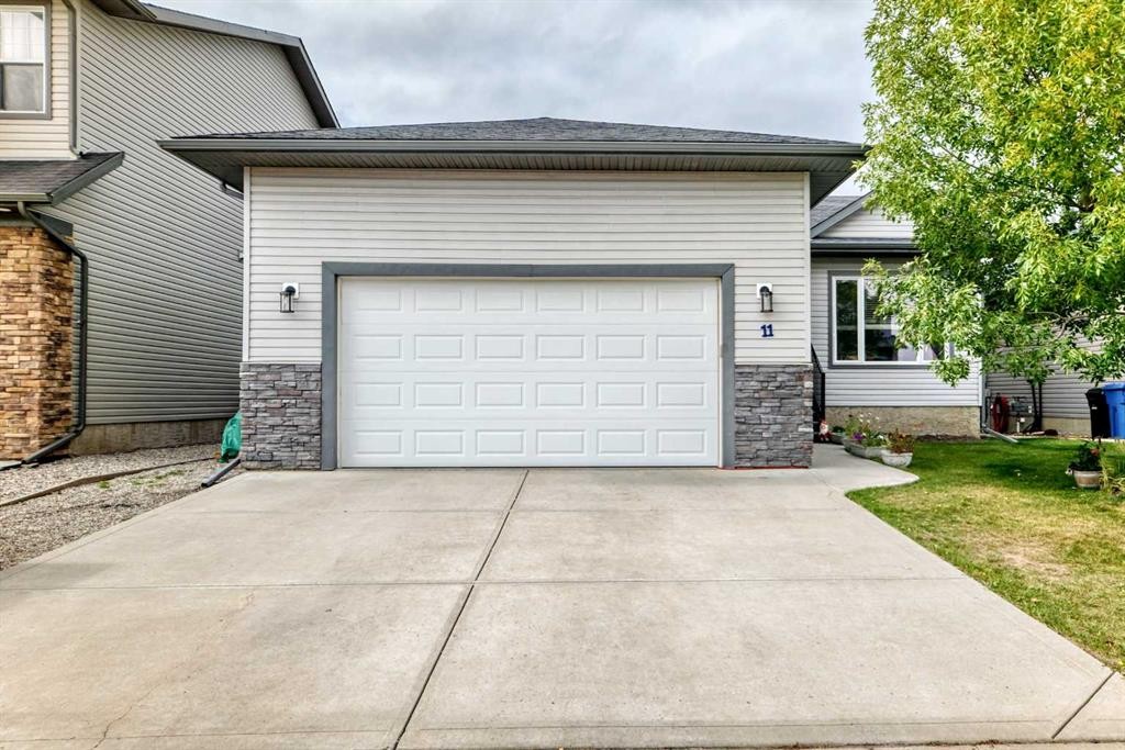 11 Bondar Gate, Carstairs, AB