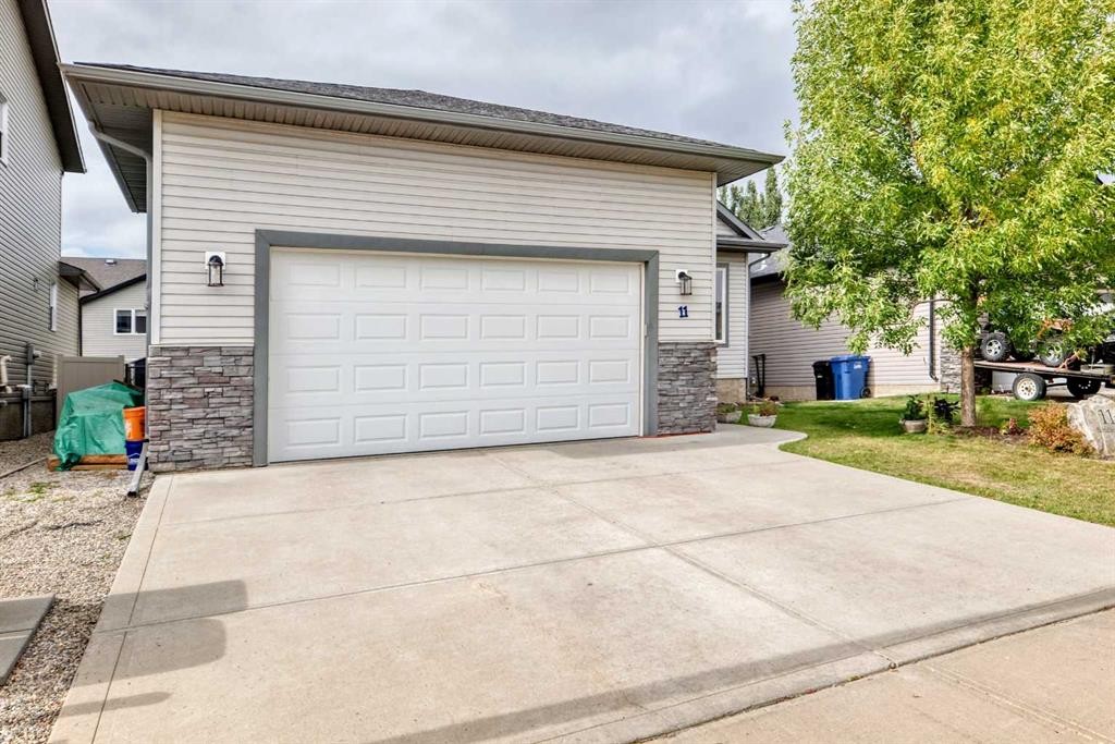 11 Bondar Gate, Carstairs, AB