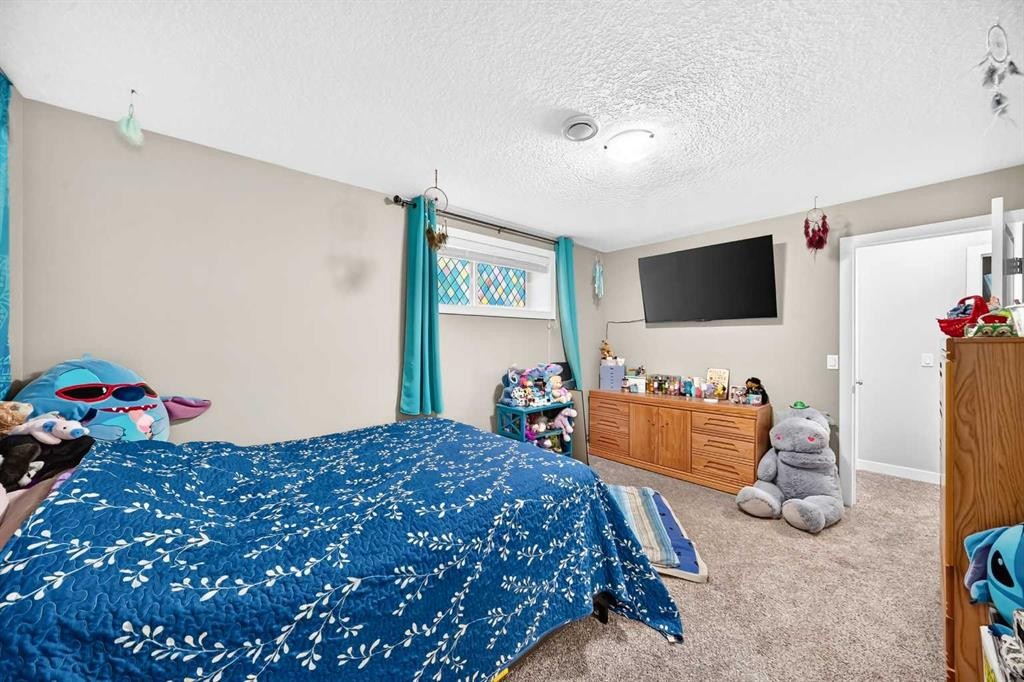 11 Bondar Gate, Carstairs, AB