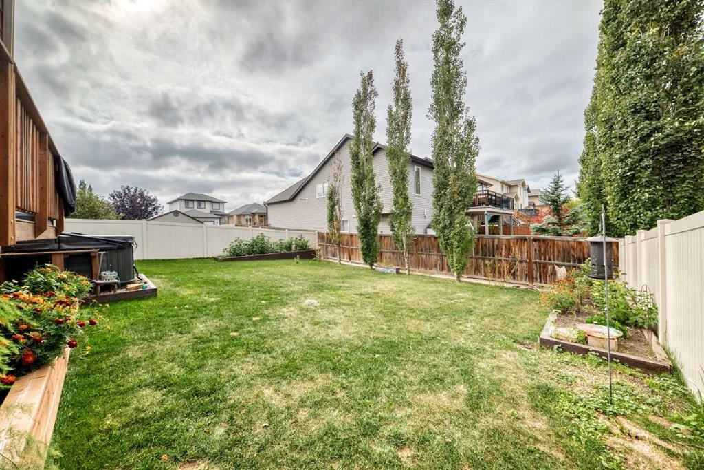 11 Bondar Gate, Carstairs, AB