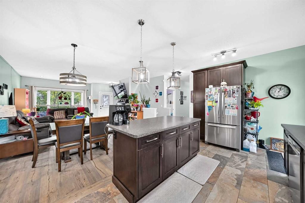 11 Bondar Gate, Carstairs, AB