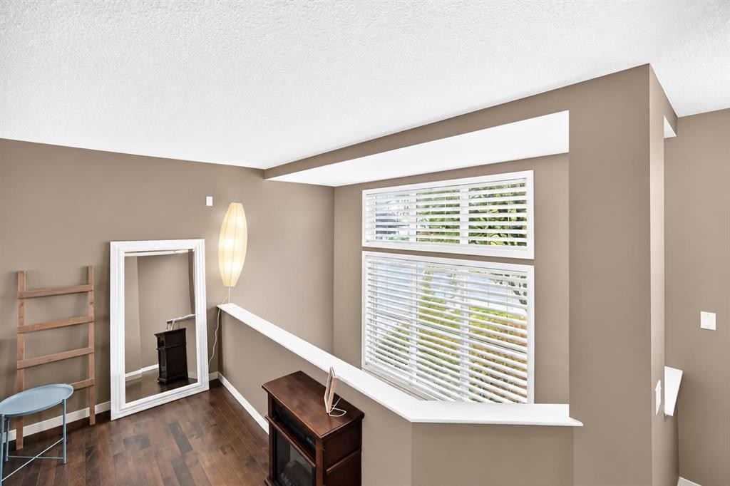 1046 New Brighton Park Se, Calgary, AB