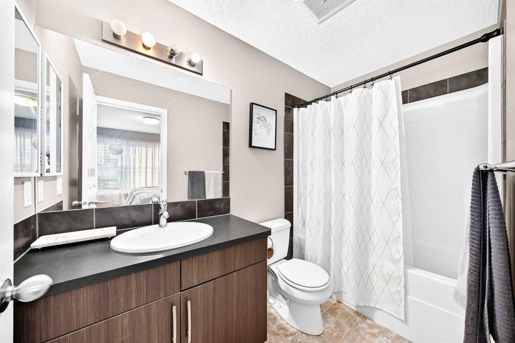 1046 New Brighton Park Se, Calgary, AB
