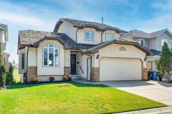117 Hawkbury Close NW Calgary, AB T3G 3E3