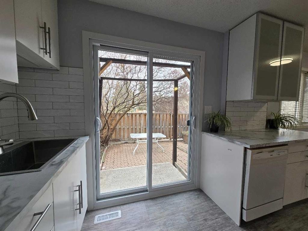 1501-9803 24 Street Sw, Calgary, AB