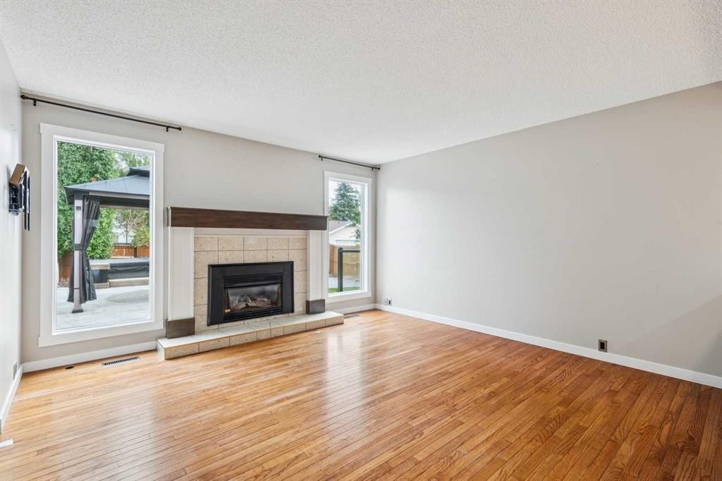 48 Woodglen Court Sw, Calgary, AB