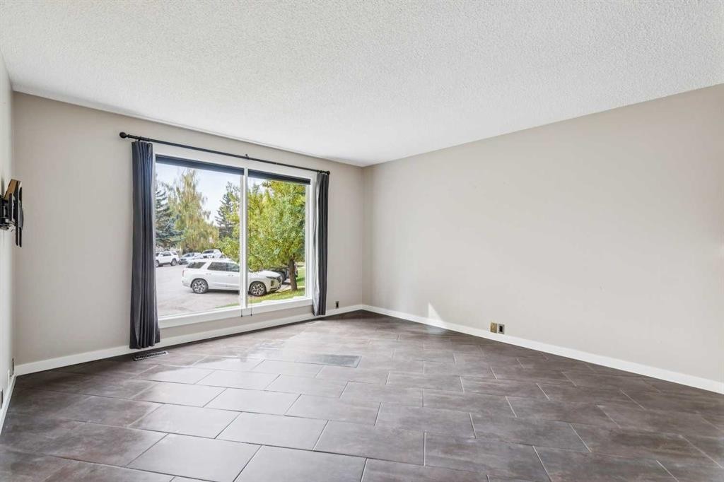 48 Woodglen Court Sw, Calgary, AB