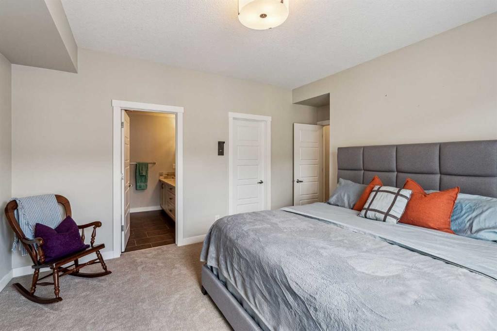 30 Cranbrook Villas Se, Calgary, AB