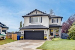 172 Oakmere Way Chestermere, AB T1X 1N6