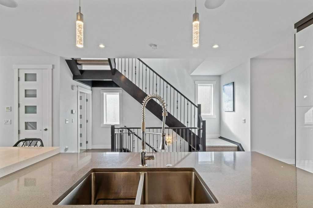 3519 3 Avenue Sw, Calgary, AB