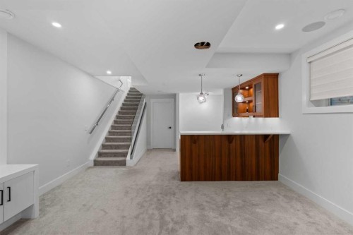 1937 44 Avenue Sw, Calgary, AB 