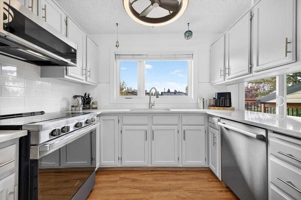 63 Beaconsfield Way Nw, Calgary, AB